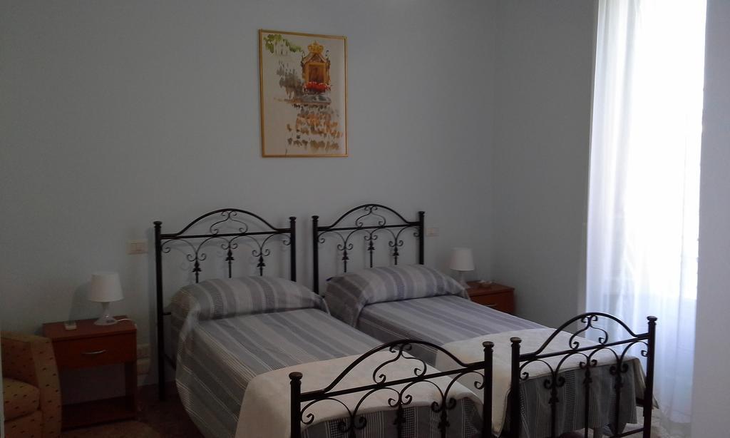 Bed and Breakfast La Casa Di Ermelinda Reggio Calabria Habitación foto